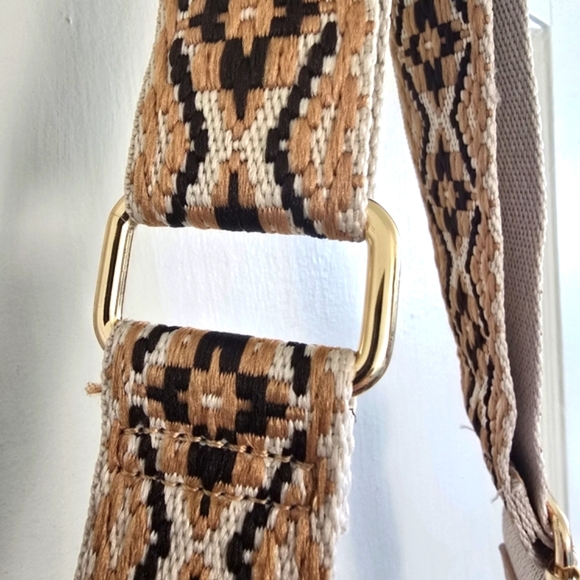 NWT Le Miel Beige Vegan Leather Crossbody Bag with Adjustable & Removable Strap - Picture 5 of 12